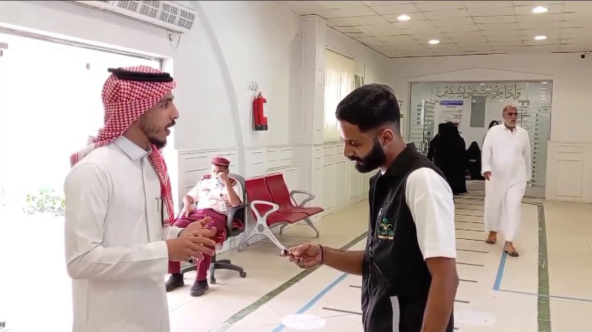 #فعالية | 📸 

#تجمع_مكة_المكرمة_الصحي يُفعل حملة 
" تعامل بإحسان " بالمستشفيات والمراكز الصحية ،

والتي تهدف لتعزيز الجوانب السلوكية للموظفين في تعزيز المهارات اللازمة لتقديم الخدمات بأعلى مستويات التميّز  

#لتبقى_مكة_بصحة