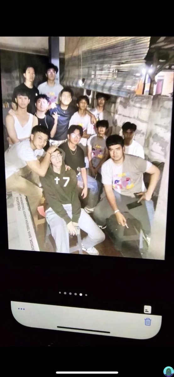 tanyakanrl's tweet photo. 💚 TW / BULLYING
ges ternyata pelaku selain anak artis ada yg anak jenderal &amp; pemilik stasiun TV 😀 https://t.co/3eZlYyEzQC