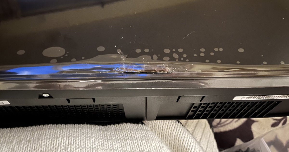 mlh141281's tweet photo. @currys you are AWFUL. Having moved house I finally got around to unboxing a TV last night and the screen is CRUMBLING. Neither your online or repairs teams want to know because it’s been over 30 days since delivery. Your customer service is ABYSMAL https://t.co/yLWn800bsO