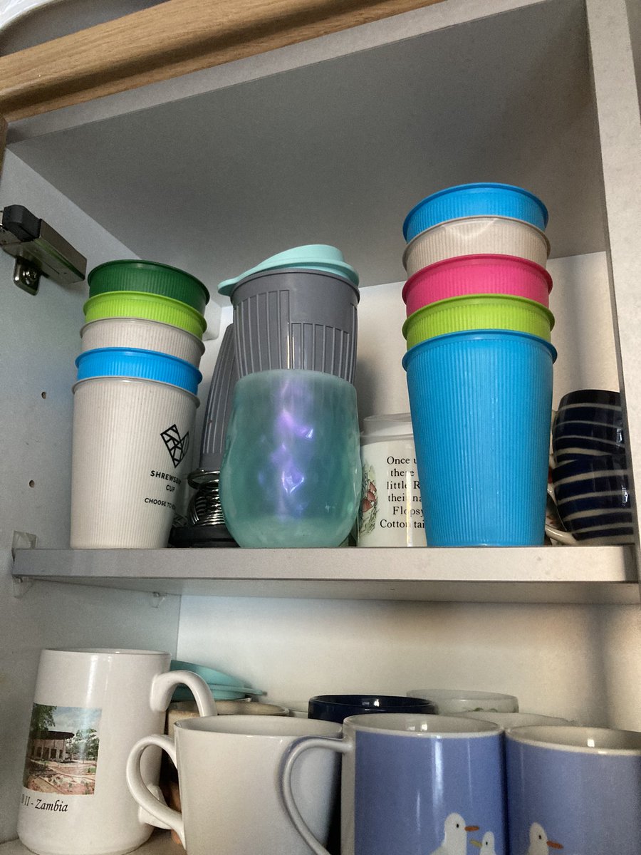 Does your cupboard look like this? That’s 2 x latte & a lovely piece of cake right there!! Next time you’re heading into town - raid the cupboard & drop @shrewsburycup back to any participating cafe - they’ll be delighted to give you £1 per cup! 🙏💚✅ #saynotosingleuse 👍