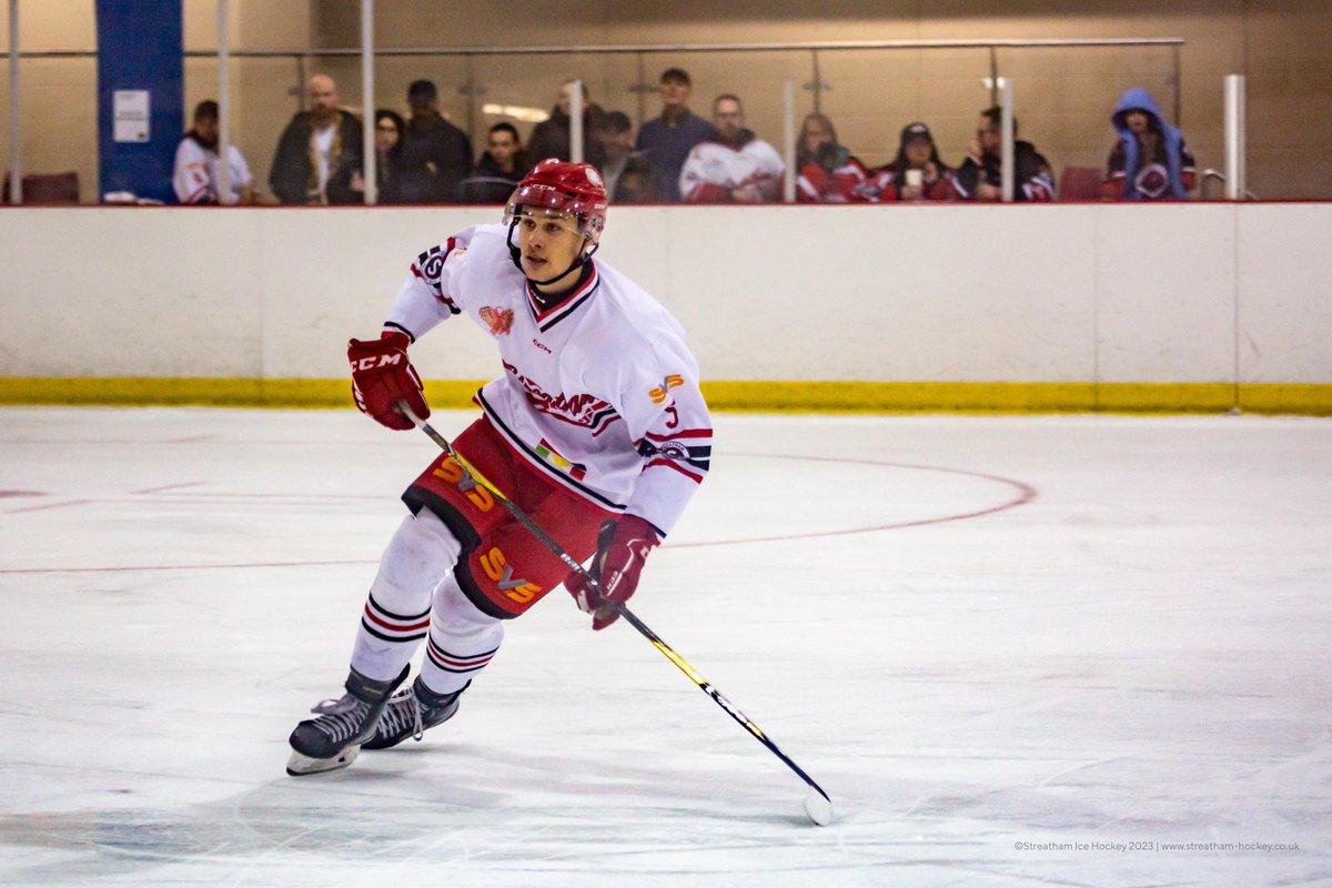 StreathamHockey's tweet photo. A solid-Sunday for @StreathamHockey in the barn last night 👇👇for a few game photos: https://t.co/5uxtxYGIk2 🥅👏🏒🍻 #RedHawks time to look at this #Saturday (Away) #Sunday (Home) Southern cup-final #weekender ... Who's in? #BringtheNoise #streatham are #leaguechampions !! https://t.co/KbnUqWuc2s