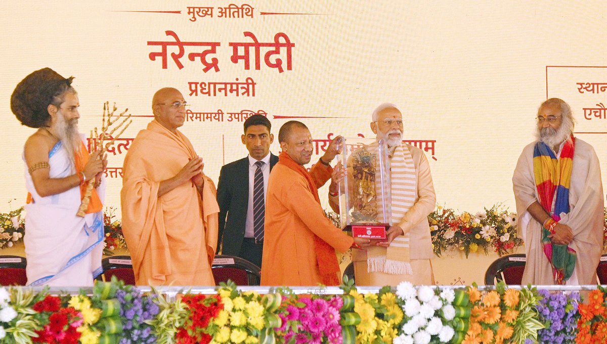 Mohit_Tripathii's tweet photo. आदरणीय प्रधानमंत्री श्री @narendramodi जी मुख्यमंत्री आदरणीय @myogiadityanath जी एवं पूज्य संतजनों की गरिमामयी उपस्थिति में आज जनपद सम्भल में श्री कल्कि धाम मंदिर के भूमिपूजन एवं शिलान्यास कार्यक्रम में सम्मिलित होने का सौभाग्य प्राप्त हुआ।
अवधपुरी से कल्कि धाम
जय श्री राम, जय श्री राम🙏
#KalkiDham 
@AcharyaPramodk