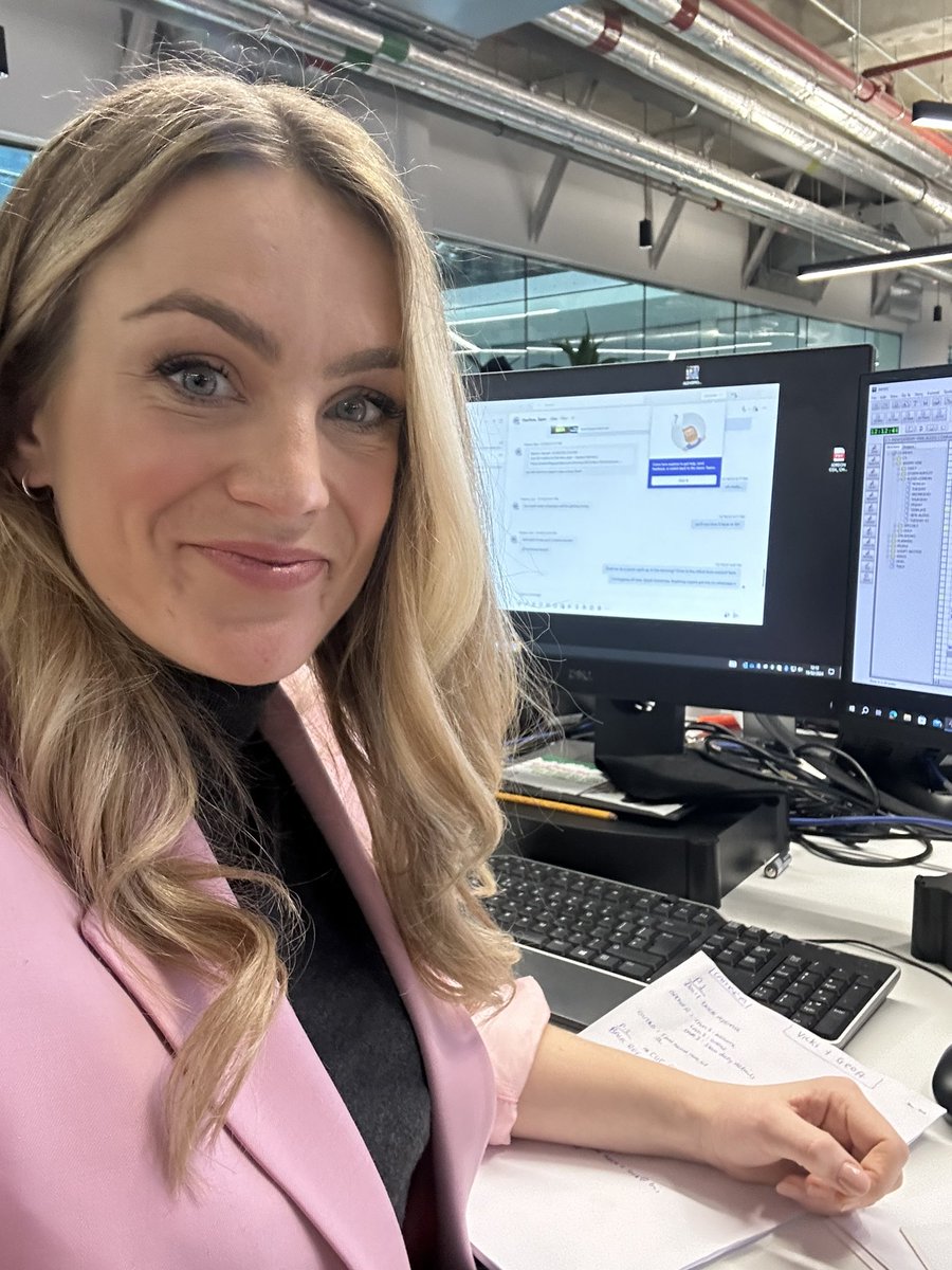 Happy Monday! Delighted to be standing in for @alexisconran on @JeremyVineOn5 - look I’ve been given a proper desk and everything 💁‍♀️