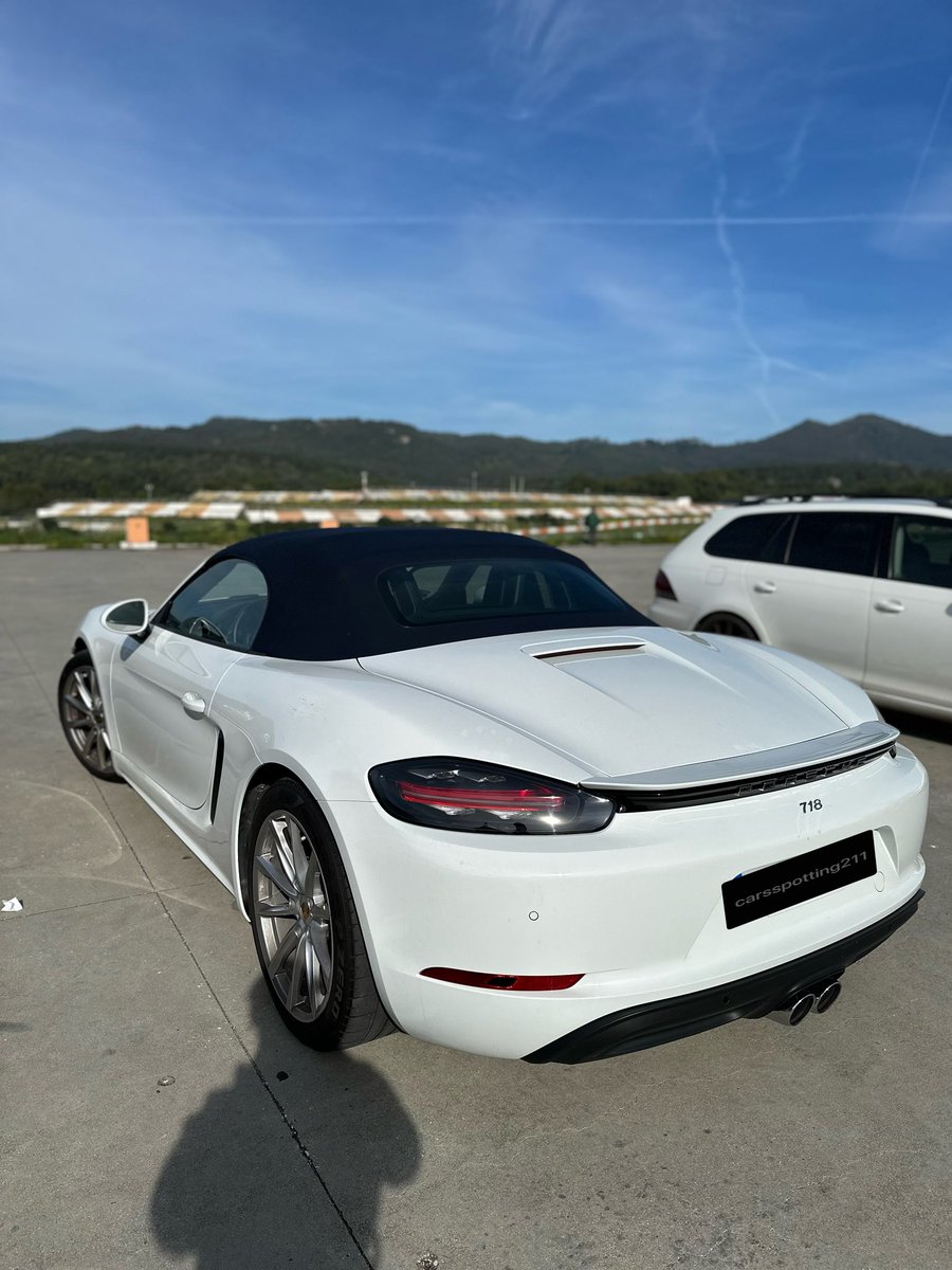 carsspotting211's tweet photo. PORSCHE 718 BOXTER 
Info: 10/2019 || 299CV || Gasolina || 2.0L Cilindrada || 1685Kg
——//
#porsche #boxster #gt #cayman #porscheboxster #spyder #porscheclub #rs #porschecayman #gts #carrera #clubsport #caymangt #caymangts #panamera #porschelife #cars #porschefans #boxstergts #cay https://t.co/LphD8SCOxB