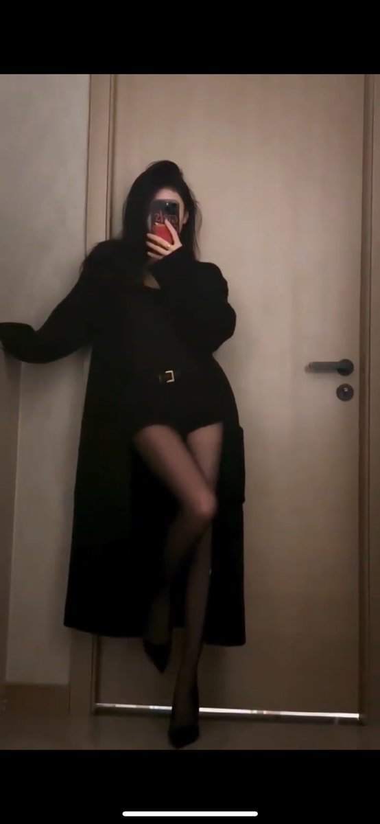 上班第一天，无心工作，心里只想着下面给谁吃，老公在一旁陪着我，偷偷摸摸下面，湿漉漉一成片，难怪觉得凉凉的，或者被不认识我的陌生人强奸，干完就走掉的那种，然后回家后要不要告诉老公我被强奸了？想想就好刺激。 https://t.co/r7byj9q7LC