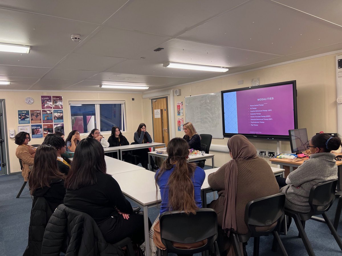 KS5 Psychology students had the unique opportunity to learn about different therapy modalities and routes to qualifying as a therapist at the TUS Psychology Careers Workshop. Big thank you to our school counsellor Abi for planning and delivering the workshop - we all loved it!