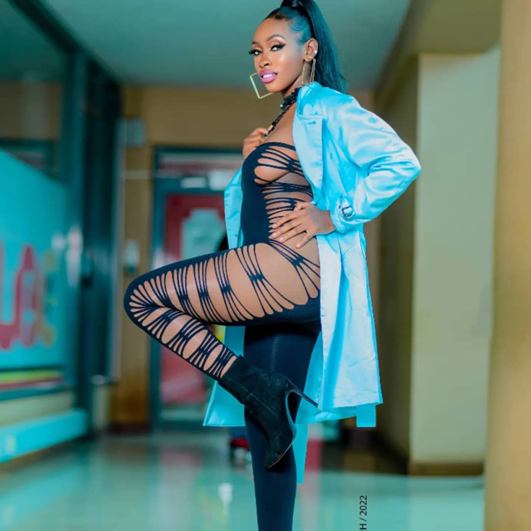 Its_Neliah's tweet photo. Hay fam, I have released the visualizer for my latest single "Bonjour", kindly check it out...

https://t.co/so1s7d2bwq https://t.co/r1FXMta6rF