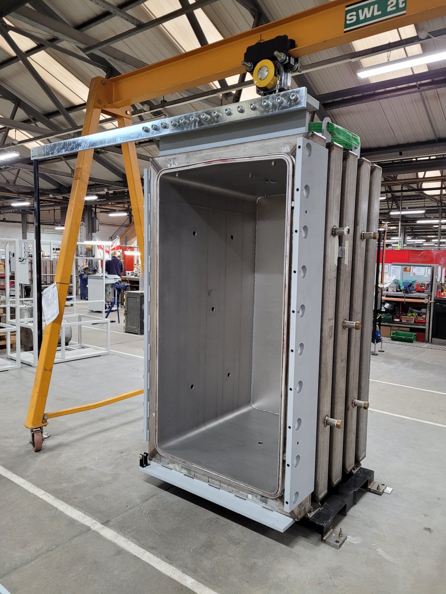 LTESCILTD's tweet image. UPDATE! 🤩 Our 50 cubic foot (1800+ litre capacity) autoclave is coming along nicely now 🛠️ going from weld into piping for base pipe fitting and now in assembly having its door fitted. #qualitybuild #madetolast #bespokedesign #autoclave #ukmanufacturing