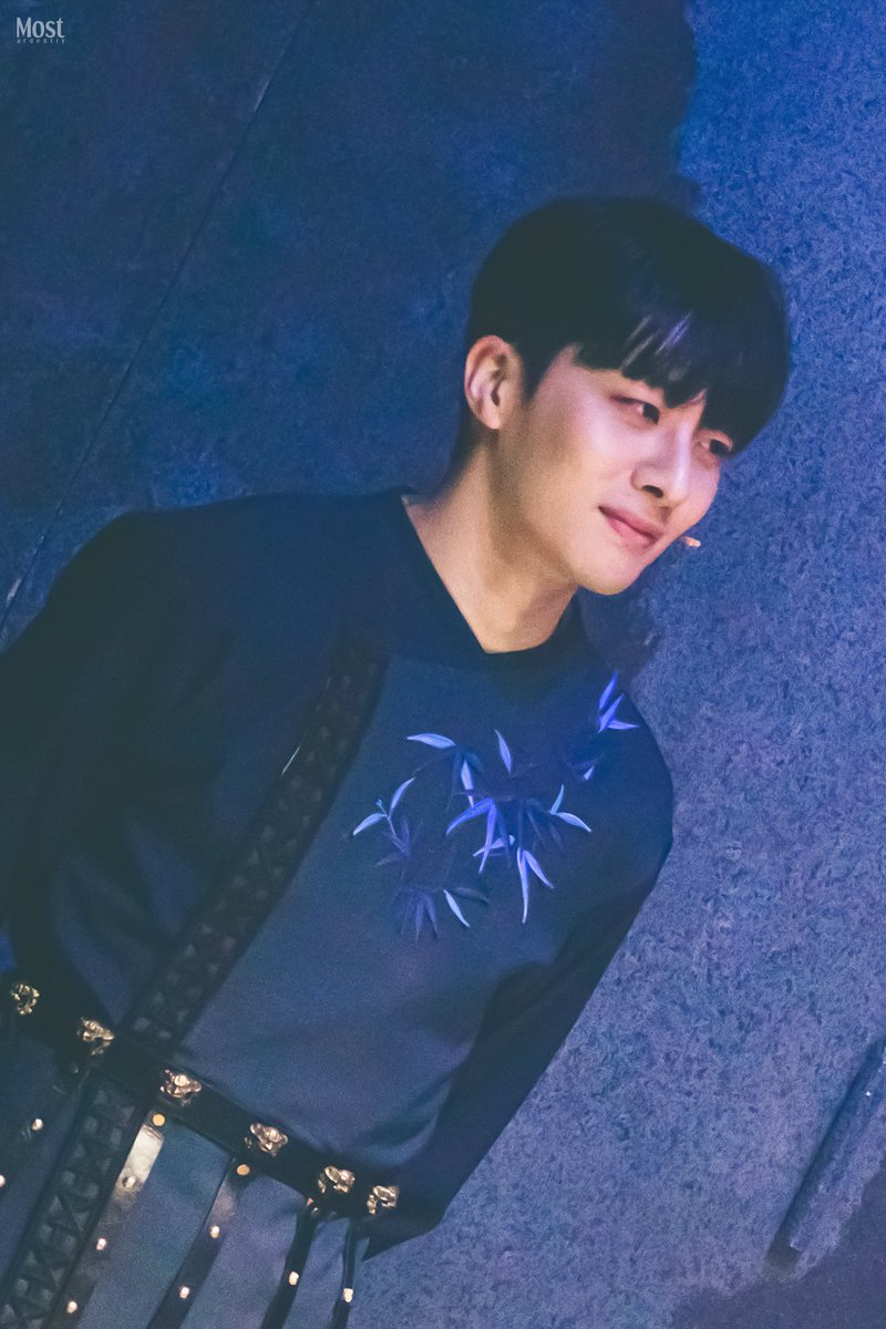 mst_rdntly's tweet photo. 240218 14:00
뮤지컬 <결투> 
스페셜 커튼콜 ‘무엇이 보이느냐’ (크로스ver)
맹도 役 | #박준형 https://t.co/IMlGOt71eq