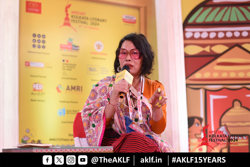 Daring to be Different Santa Khurai’s Yellow Sparrow: Memoir of a Transgender & Niladri Chatterjee’s translation of Entering the Maze, queer stories by Krishnagopal Mallik, raise questions of identity and alternate sexualities. With Anindya Hajra. @KhuraiSanta #AKLF15Years