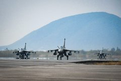 EconomicTimes's tweet photo. #IndianAirForce’s #LCA #Tejas from the "#FlyingBullets" #squadron arrived at the Indian naval air base #INSDigha in #Visakhapatnam for participation in the international exercise #MILAN24, hosted by the #EasternCommand of the #IndianNavy.
🗞️ Catch the day's latest news and updates ➠ https://t.co/7gYV55XK4C