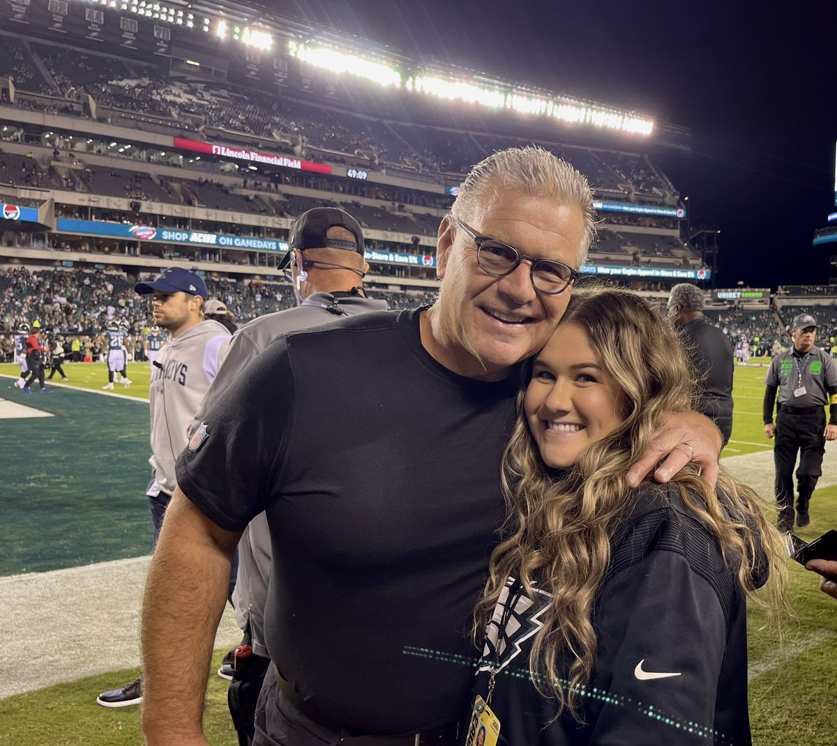 CoachStoutland's tweet image. Happy Birthday to our Madi.
Time goes so fast. So proud of the woman you have become.
Love you sweetheart