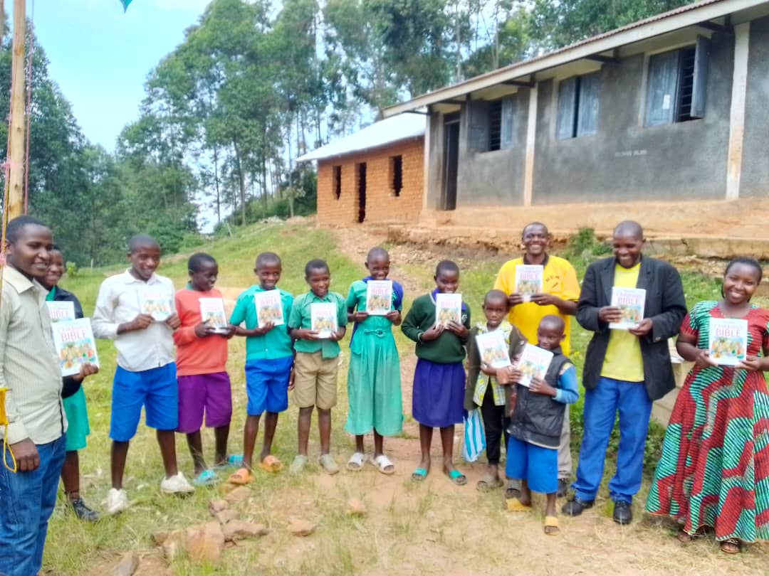 childrenofbatwa's tweet photo. Children of the school this is school in Uganda but it is poor children https://t.co/r7WqtAmy2p