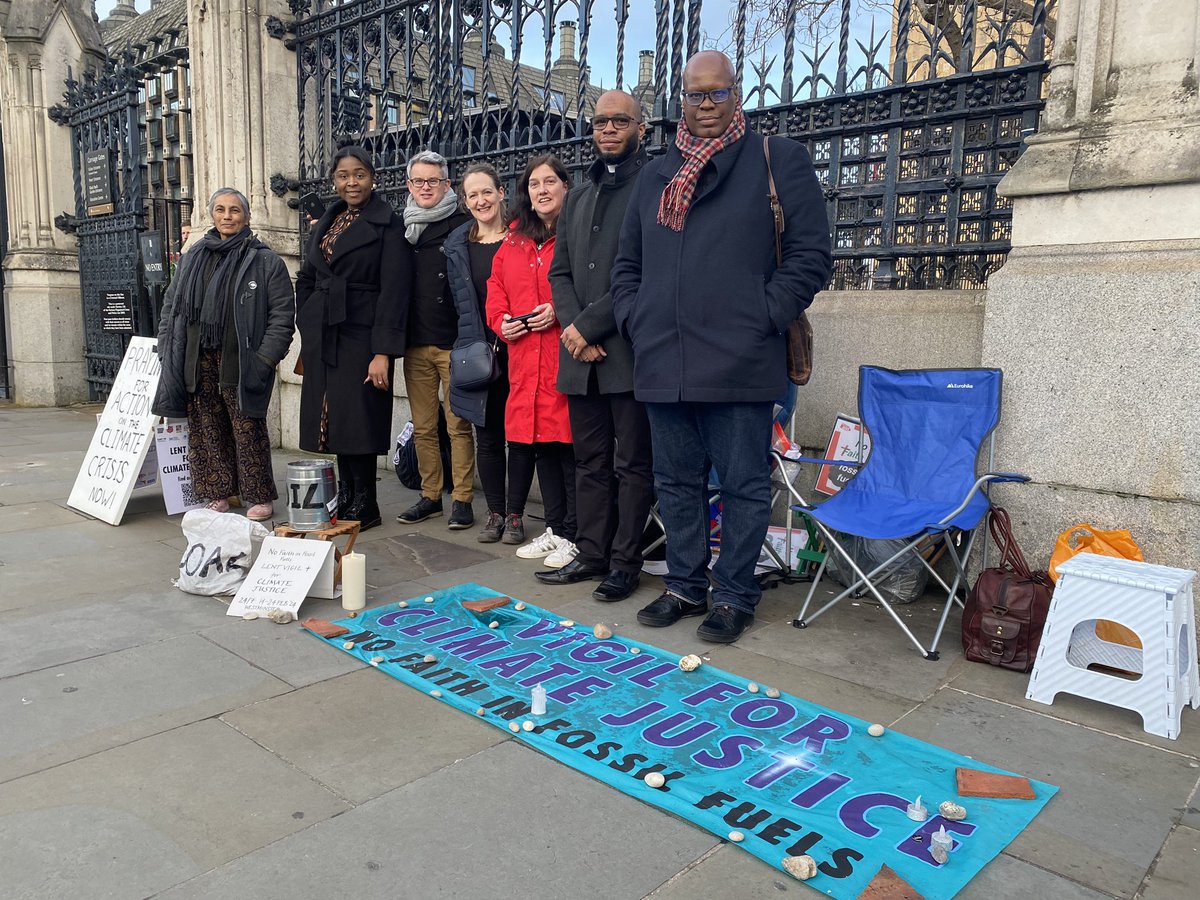 Praying and standing together for God’s Earth outside @UKParliament with @ChurchesEngland as #churchestogether, one body for climate justice. #ecumenical #LentVigilforClimateJustice #NoFaithinFossilFuels