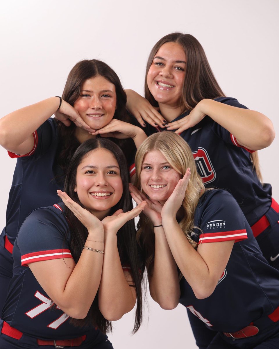 DetroitTitansSB's tweet photo. ‼️ It’s Game Week‼️ 
Time to introduce our freshmen: 
Jada Davis, 
Claire Borg, 
Alicia Avina, and 
Lexi Hoff

❤️⚔️💙

#DetroitsCollegeTeam #HLSB https://t.co/FaTYBBOBt0