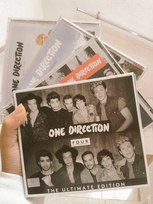 📀 ONE DIRECTION INTERNATIONAL GIVEAWAY 📀 Signed all 1D albums vinyls CD To enter - Retweet and like - reply with that country you're from and your favourite @onedirection song Winner will be chosen 11/3 Shipping if free