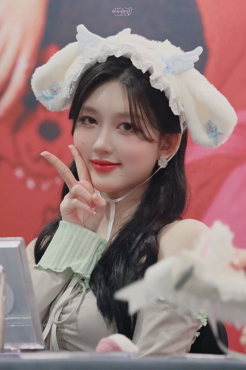 theone_0924's tweet photo. 240218
     ✌🏻

#IVE #아이브
 #GAEUL #가을 #ガウル #アイヴ https://t.co/xc6k5cpvhT