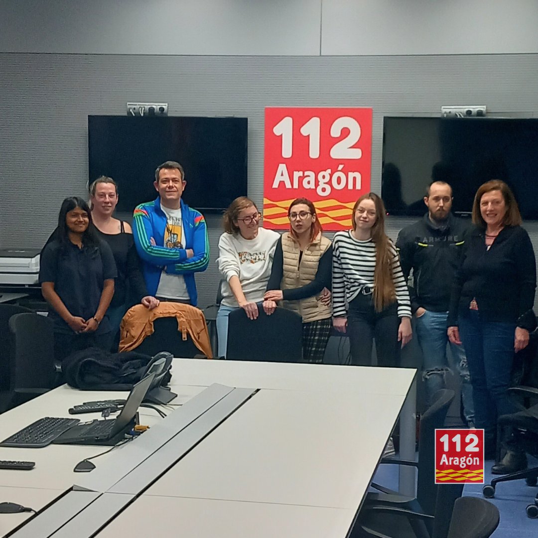 112Aragon's tweet photo. ➡️Alumnos del certificado de profesionalidad de "Atención sanitaria a múltiples víctimas y catástrofes" del Colegio Santo Domingo de Silos de #Zaragoza @SilosColegio han visitado esta tarde el Centro de Emergencias @112Aragon  Gracias por vuestro interés!! 🤗 https://t.co/CBZxT14iKM