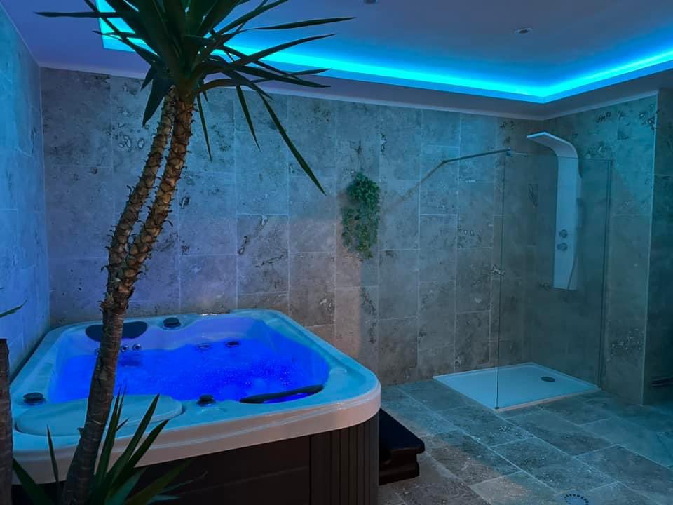 BBCGCrea's tweet photo. Venez passer un bon moment de détente au Wachtfels, Chambre d’hôtes, Chambre Spa et Sauna Privatif à Obersteinbach (67) 🤩🤩
Plus d’infos : 07 81 65 00 09
Réservez sur Booking : https://t.co/YMFlB4GAp2
#wachtfels #chambredhotesAlsace #spaAlsace #saunaPrivatifAlsace #spa67 https://t.co/VyKYtCsFAj