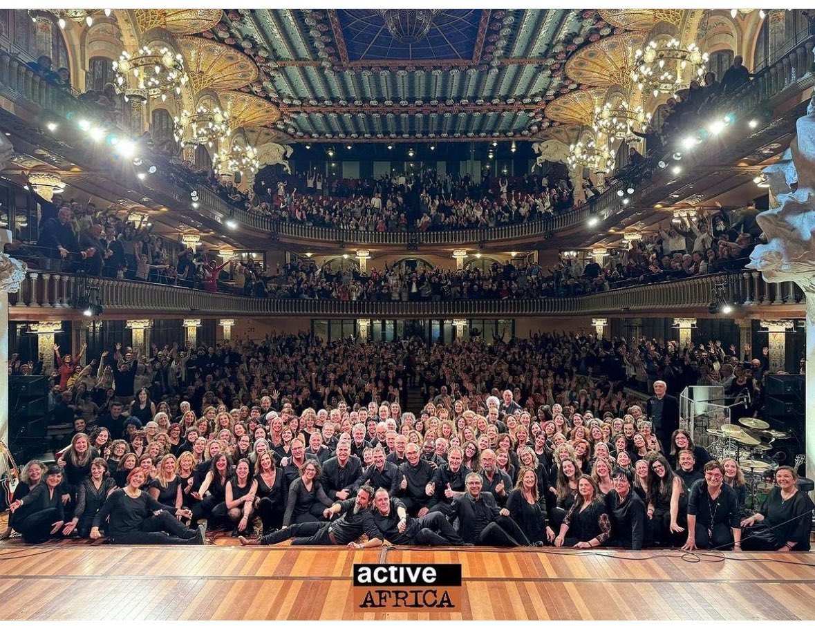 ✨Gracias a todos por celebrar con nosotros los primeros 20 años de #ActiveAfrica en una noche mágica en el <a href="/PalaudelaMusica/">Palau de la Musica</a> 

Impresionantes las 150 voces de los coros de Gospel Viu bajo la dirección de Moises Salas 🫶🏼

📷 <a href="/MarinaRosillo/">Môphotoo</a>