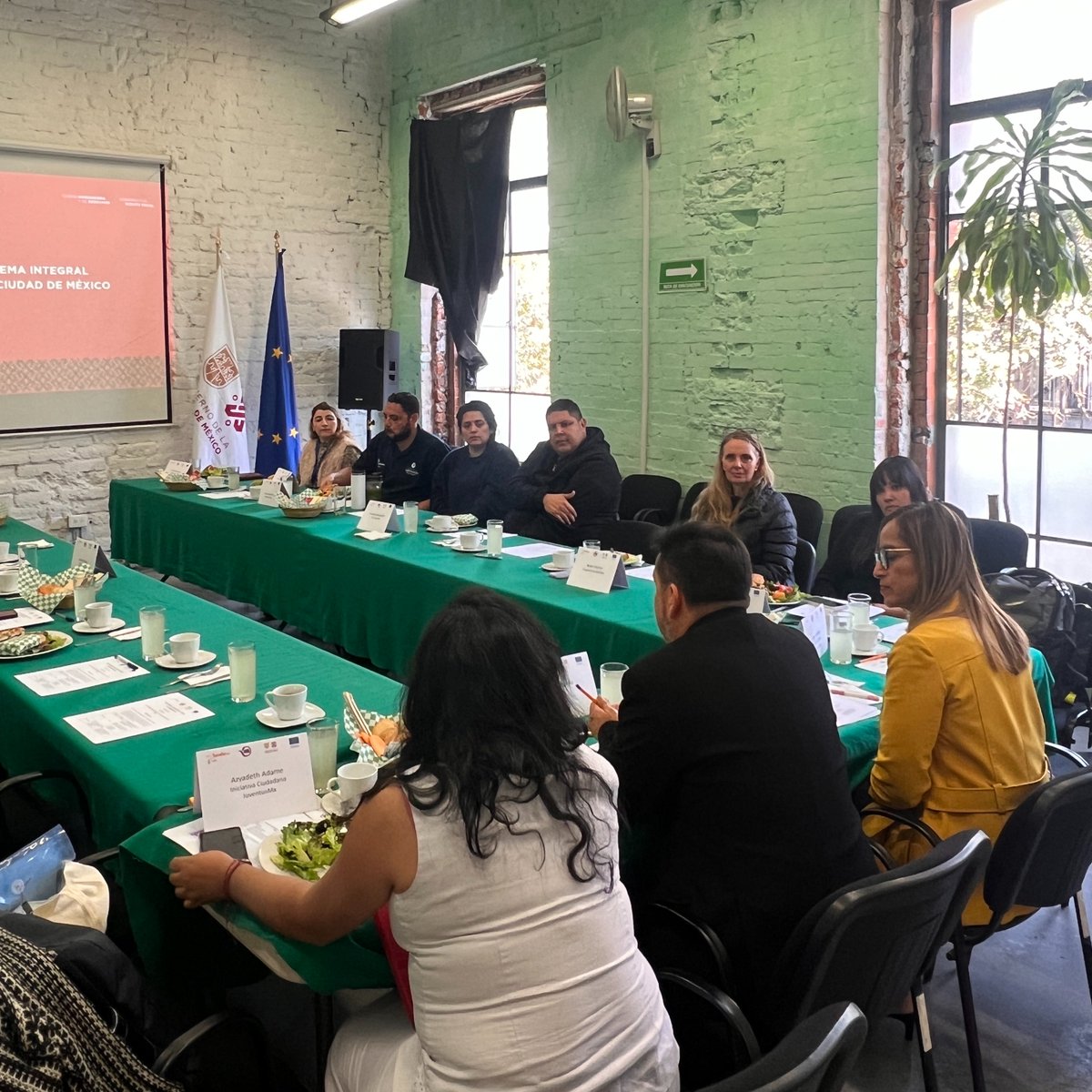 mx_juventus's tweet photo. Hoy estamos en la 1ª mesa de trabajo sobre "Emprendimiento y Economía Social y Solidaria", para definir las pautas que deben guiar las propuestas de política pública en beneficio de la inclusión social de las juventudes en la CDMX.

Nos recibe @PDHCDMX https://t.co/xk42utvjDi