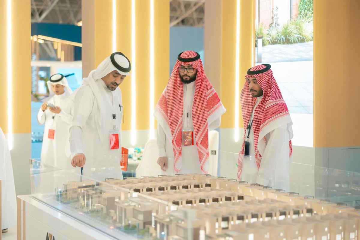 SaudiProject's tweet photo. الرئيس التنفيذي لشركة آل سعيدان للعقارات سلطان الخضير يكشف عن خطط الشركة وأهدافها نحو إنجاز أكثر من 40 مشروع عقاري في السعودية، بقيمة إجمالية تفوق 6 مليارات ريال، والطرح العام في السوق السعودي ضمن المستهدفات الاستراتيجية للشركة https://t.co/sqIiqIGcSL