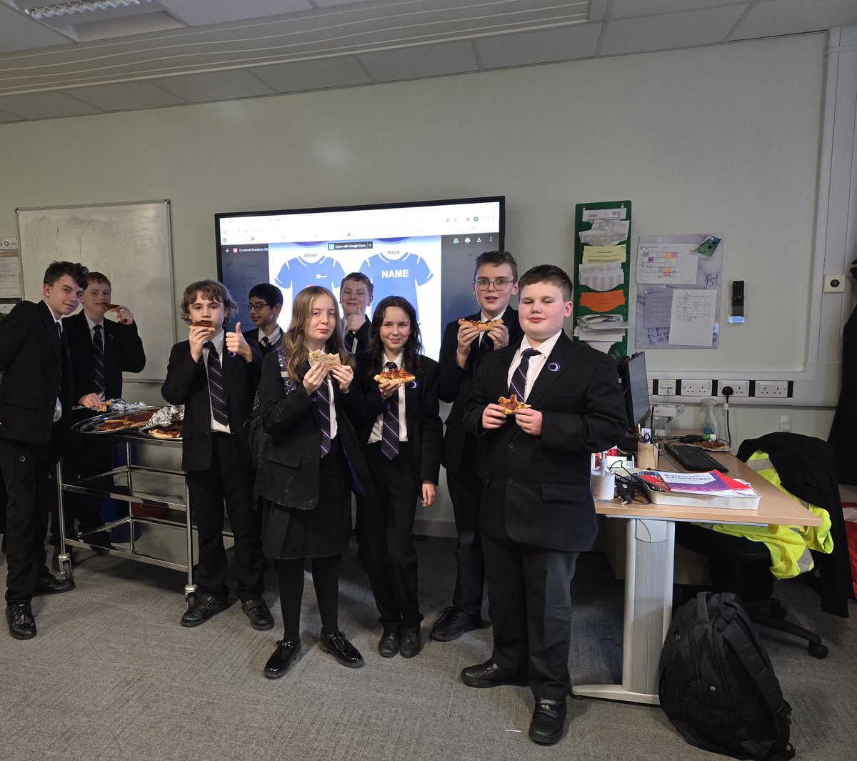 MrParkerCS's tweet photo. Pizza treats at Minecraft and E-Sports enrichments tonight as a thanks for their contribution to the success of the clubs @OutwoodCity 😄 https://t.co/eSRk7agO04