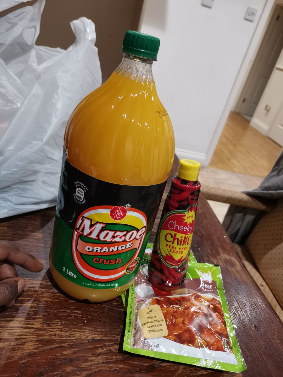 krouchphiri's tweet photo. TatozongoRiska wangu! Takanoisa mu whiskey yakakwegura to meditate chi illegal chacho kuti idzoke 😂😂😂 https://t.co/qSsSIrXwCw