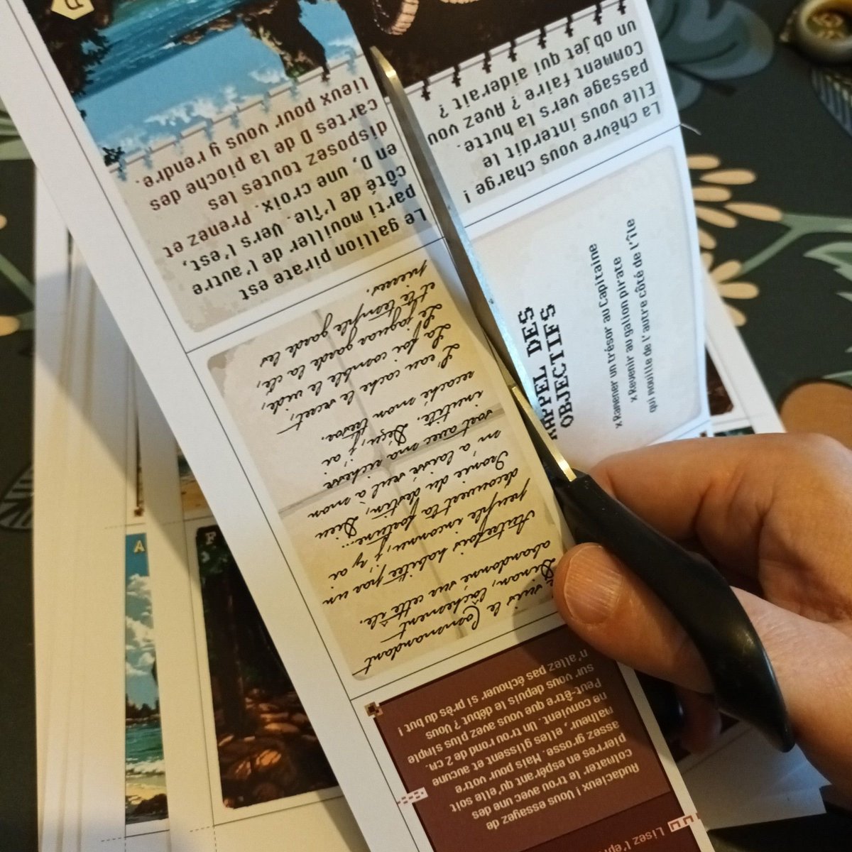 SleuthGames's tweet image. Aïeuh. Mal à la main là. Découpage proto.✂️ Demo pour Cannes.