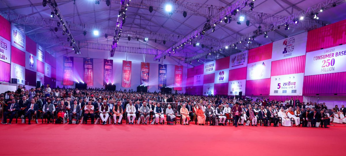 ChiefSecyUP's tweet photo. आज का दिन उत्तर प्रदेश के आर्थिक उन्नयन की दृष्टि से ऐतिहासिक उपलब्धियों से परिपूर्ण रहा। आज माo प्रधानमंत्री जी ने चौथी ग्राउंड ब्रेकिंग सेरेमनी में ₹10 लाख करोड़ से अधिक की परियोजनाओं को धरातल पर उतारने के लिए शुभारंभ किया। इससे 34 लाख लोगों को रोजगार से जोड़ा जा सकेगा। https://t.co/zmcTqPa99N