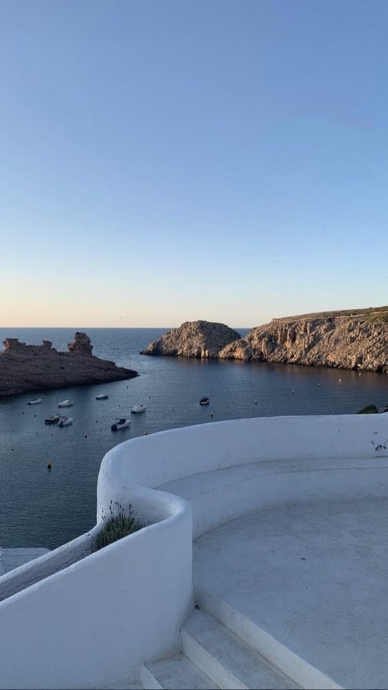 glohejuice's tweet image. spring break 🌊