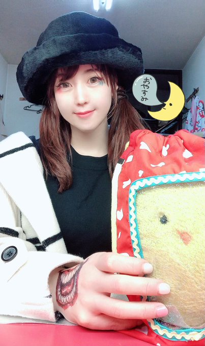川崎本日もありがとうございました。 ハーレイクインは今の時期も汗だくなので気温が暑くなったらしまいます🙇&zwj;♂️空中はじめるより前の作品で当時はHIPHOP習いに行ったりしていたなぁ ポリゴンのキューブ君のグリップ変えたいけど3列だけ変えて寝なきゃいけない時間💦 おやすみなさい😴