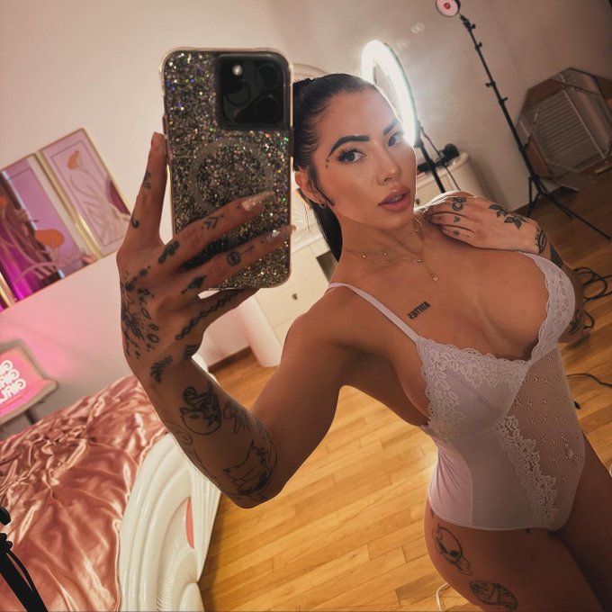 https://t.co/1lTWr2pMYb join now for free because I have new things coming 🥹🔗👾 https://t.co/qZHTmPSI