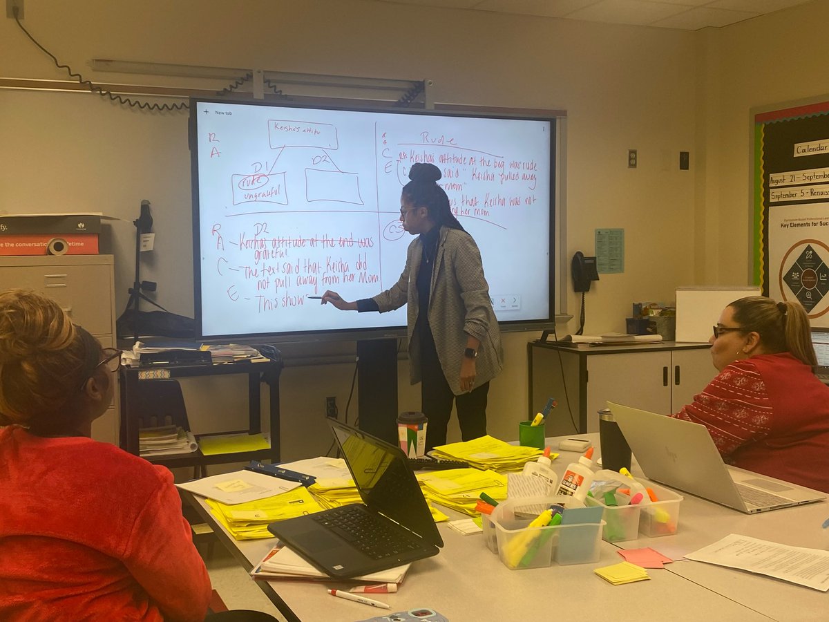 UG’s Kiana Johnson models a lesson for teachers on building a body paragraph using a 4 box method for organizing writing. Educators are lifelong learners and we are constantly building our toolbox to best support our students! #genius #ECR #AldineISD