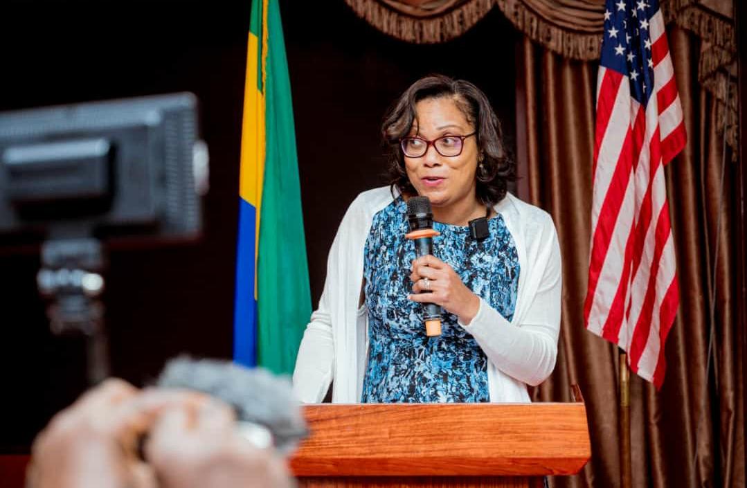 LebissaT's tweet photo. Distinction en Business Entrepreneurship meilleure jeune entreprise à fort impact par le programme du Gouvernement Americain YALI GABON initié par le président @BarackObama ❤️🇬🇦🇺🇸 https://t.co/e8X0IJBO5O