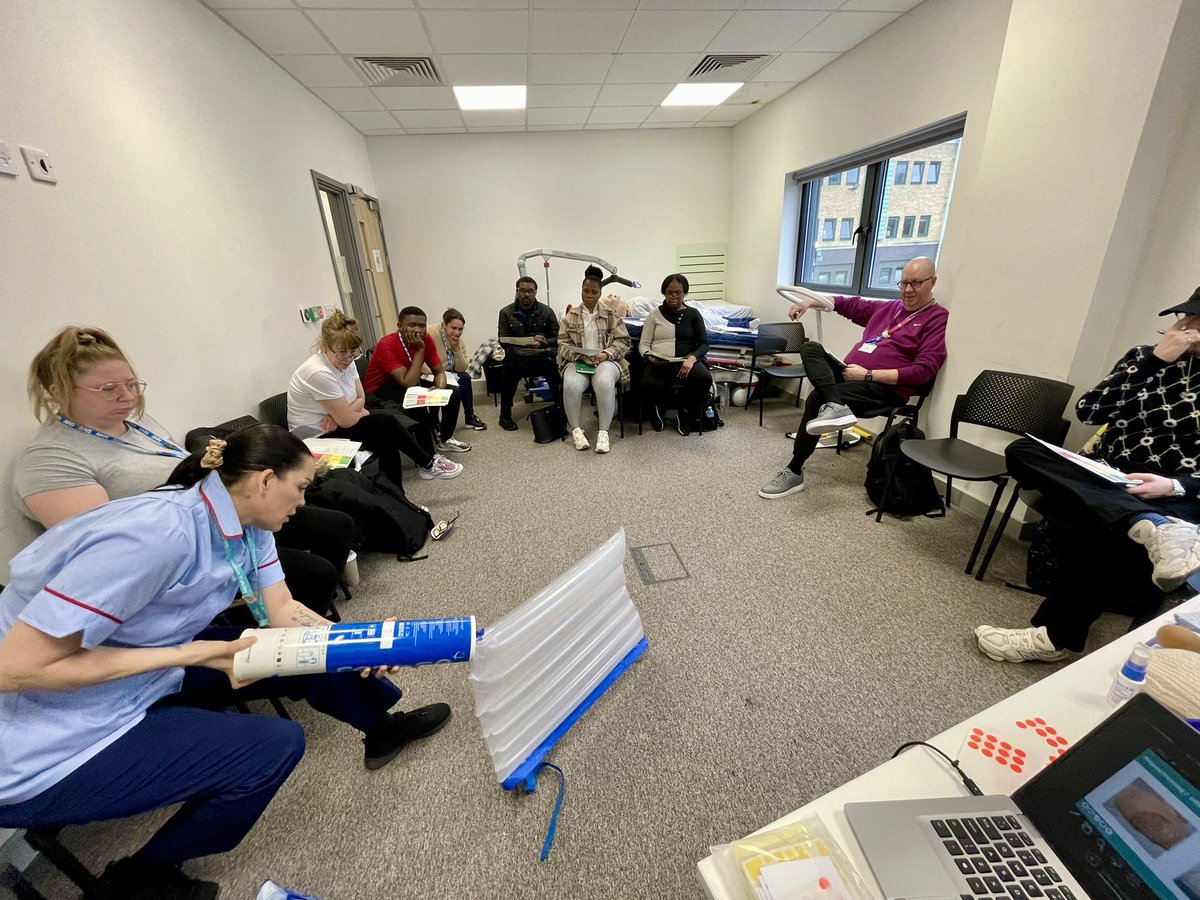 Our TVN on secondment and PUP practitioner delivering the pressure ulcer prevention session as part of the HCSW Induction programme. Well done all! 👏🏼 @NHSHarlow <a href="/pahpdt/">PAHPDT</a> <a href="/anirdelosreyes/">ANIR🌺</a>