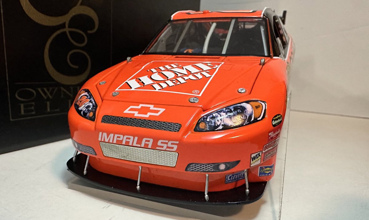 If one of the <a href="/StewartHaasRcng/">Auxiliary Racing</a> cars win the <a href="/DAYTONA/">Daytona International Speedway</a> 500 today, I will give away this beauty of the boss, <a href="/TonyStewart/">Tony Stewart</a>.  Must Like and Retweet to be eligible. 

2007 Elite 1/24.