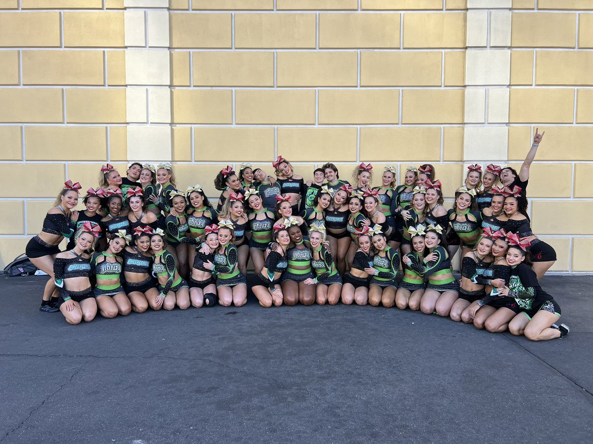 cf__nfinity's tweet photo. Green Gang, Get Lit 💚🖤🔥
#CheerForceFamILY🤟🏼 #OneNationUnderGreen #4Kenrod #Nfinifam #OFVYT #FMA #Batties #ForTheThrone #WinterIsComing #OKAY #G3L https://t.co/o63ltE7LV1