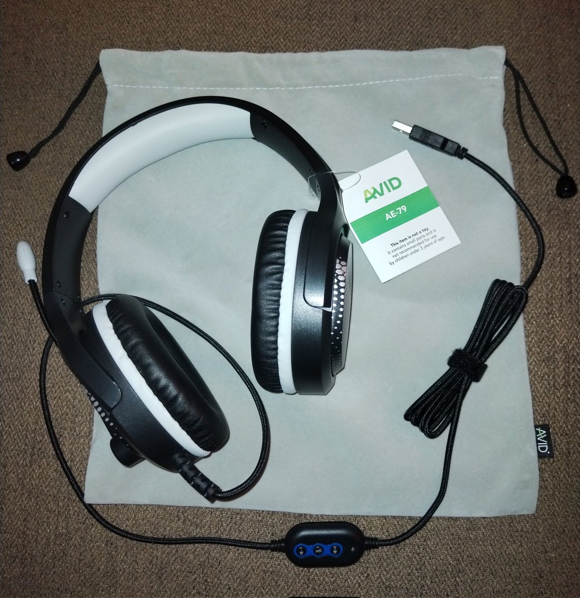 Gankstrs's tweet photo. MASSIVE SHOUTOUT to @AVIDProductsInc for the 10 headsets and to the @NASEFedu for the introduction.

Global partnerships helping build the Esports Ecosystem in South Africa.

Look out for the product review - gonna test them and let you know! https://t.co/movYlcl290