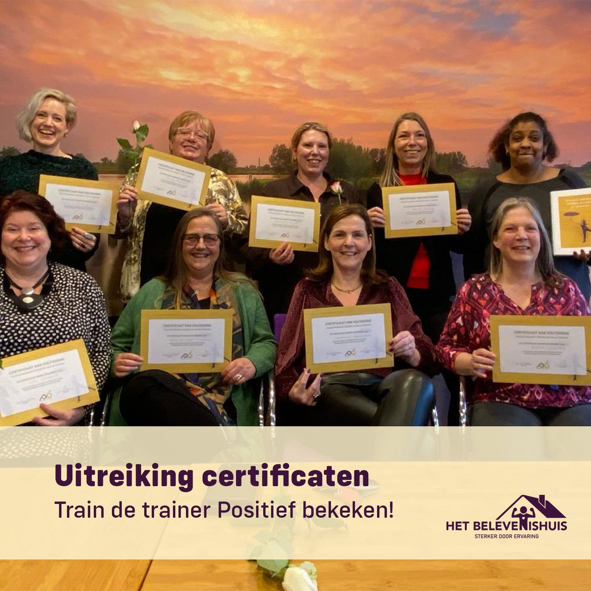 6 geslaagde trainingsdagen gehad en 2 groepen de certificaten uitgereikt.

Fijne samenwerking met Linda Jeekel en Betty Neijmeyer om deze methode aan de ervaringsdeskundigen te kunnen overdragen.

#positievepsychologie #watgaatergoed #talenten #sterkekanten #ervaringsdeskundigen
