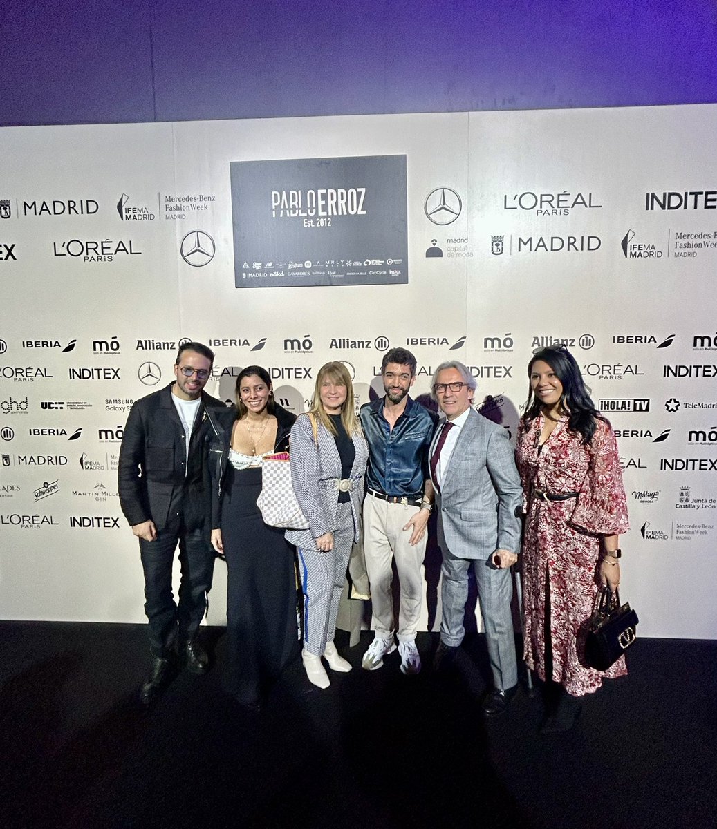 paminagonzalez's tweet photo. Qué emoción nos ha hecho sentir la pasarela de @pabloerroz en la @mbfwmadrid, nos puso los pelos de punta😍
Congrats #ManlyWeek que tras mucho trabajo y esfuerzo lograron poner a #ElPaísDeLaBelleza en un desfile en #MBFWMadrid 👏🏾
#SienteLaInspiración en @IFEMA
@EmbajadaColEsp https://t.co/LMiJMPul5p
