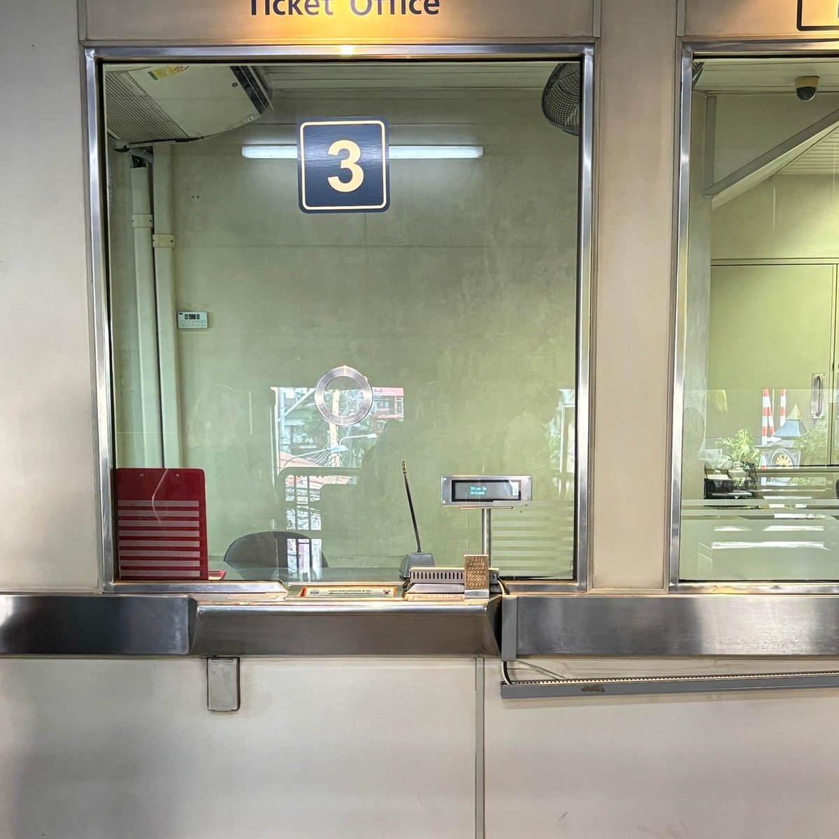 ContactaSystems's tweet photo. Contacta product spotting update - this time, it's our window intercom systems on the Mass Transit System (BTS) in Bangkok. You can read the full story behind the installation on our website https://t.co/XCHjOVnEVH
#HearingLoss #accessibility #WindowIntercom #ProAV #AVTweeps https://t.co/66srkQ30Iq