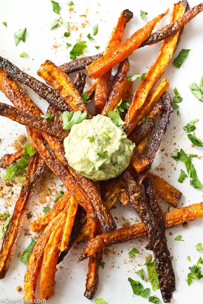 acleanbake's tweet photo. These Healthy Roasted Carrot Fries are to die for! Although if you're on a Whole30 you'll have to call them "roasted carrots" (Not fries) 😜

https://t.co/R5FDmcEvnm https://t.co/wlElk7CQmC