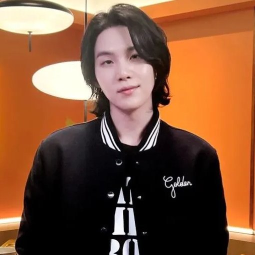 7withluv__'s tweet photo. "she chose me"                   "Did she?" https://t.co/Iio3yFeKAc