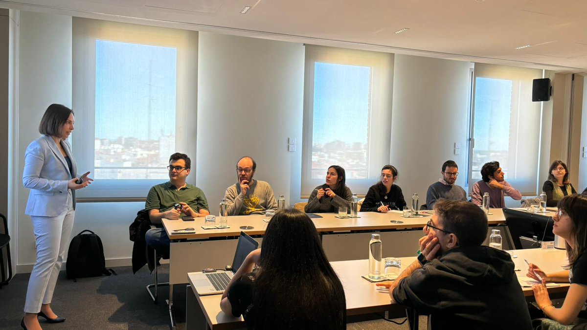 FCapacis's tweet photo. Hoy aprendemos sobre:
✅Derechos: tipos contratos, excedencias, conciliación, tipos jornadas…
✅Y obligaciones: actuar de buena fe, ser diligente…
 de los trabajadores
Muchas gracias a Fundación Profesor Uría por esta magnífica formación 
#EdiciónLimitada #InteligenciaLímite https://t.co/QjgRowdF3b