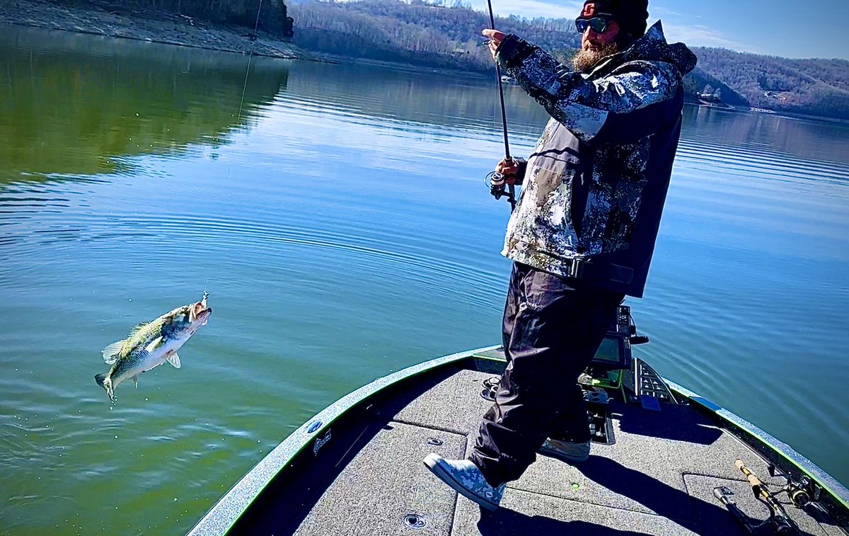 BassGeekFishing's tweet photo. Learning something NEW!
In 18 degree weather!
Watch MORE BassGeek🤯🤯🤯
#bassfishingtips #bassgeek #bassfishing #fishing #fishingtips #fishingvideos #bassfishingvideos #winterfishing #bassgeekfishing #newlures #newbaits #usa @GarminMarine https://t.co/M6eqh1AK0c