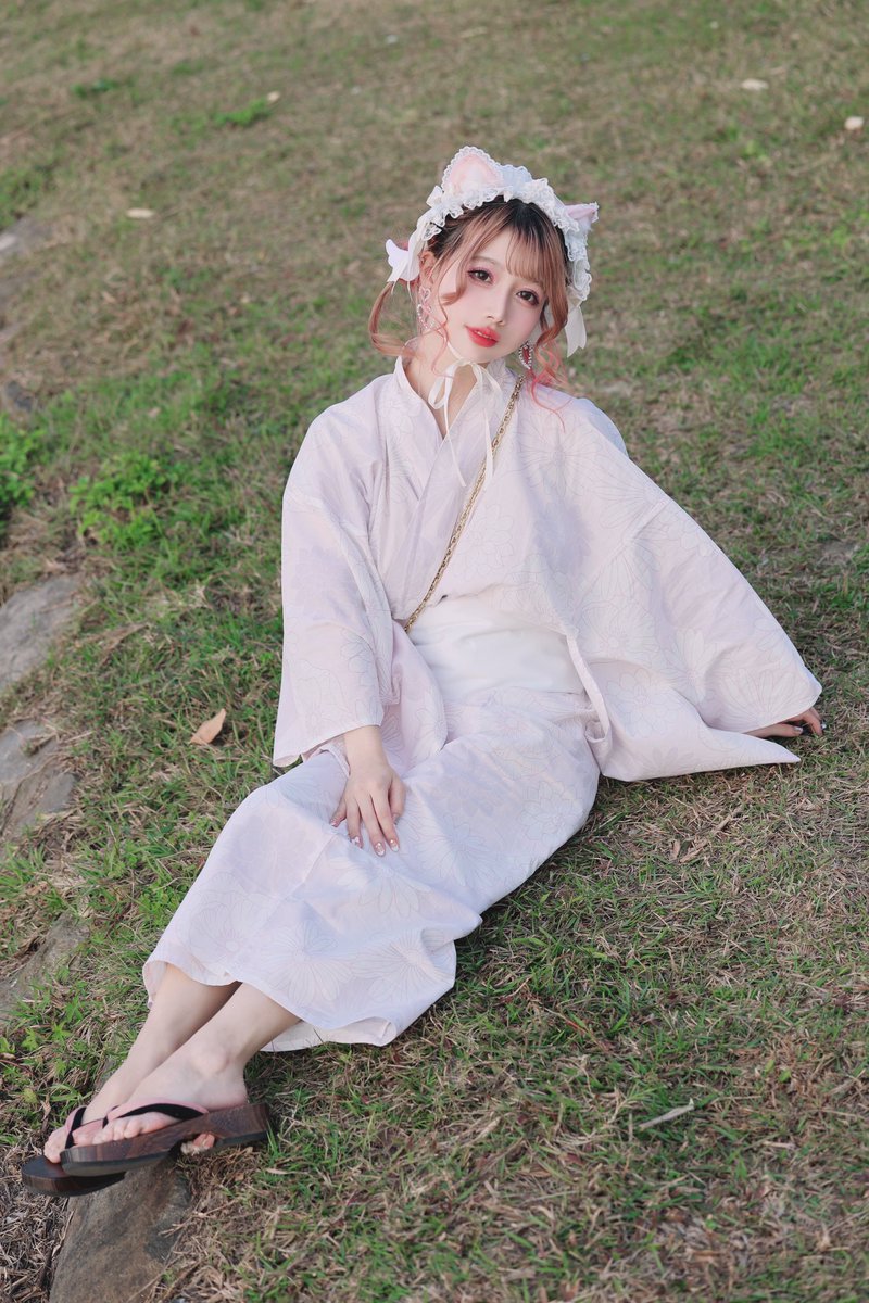 Sorry everyone! I won’t be able to send out today’s pictures until Wednesday. To make up for not being on time, I will be sharing some pictures of me in some sexy lingerie. (´;ω;`)
今天OF的Nude照片組移到星期三發佈
不好意思(◞‸◟)
但是晚點會在OF送上內衣照喔哦
不要忘了訂閱呀ヾ(⌒(_´･ㅅ･`)_（跪求