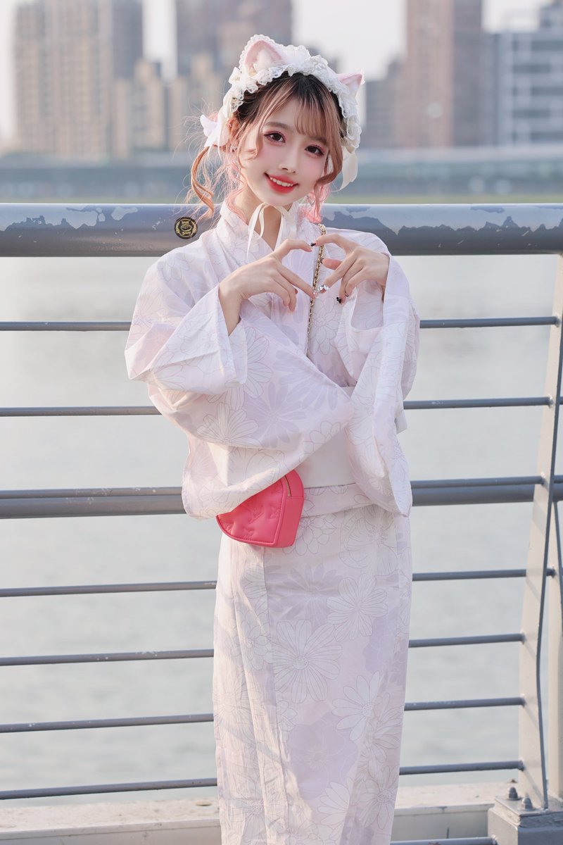 Sorry everyone! I won’t be able to send out today’s pictures until Wednesday. To make up for not being on time, I will be sharing some pictures of me in some sexy lingerie. (´;ω;`)
今天OF的Nude照片組移到星期三發佈
不好意思(◞‸◟)
但是晚點會在OF送上內衣照喔哦
不要忘了訂閱呀ヾ(⌒(_´･ㅅ･`)_（跪求
