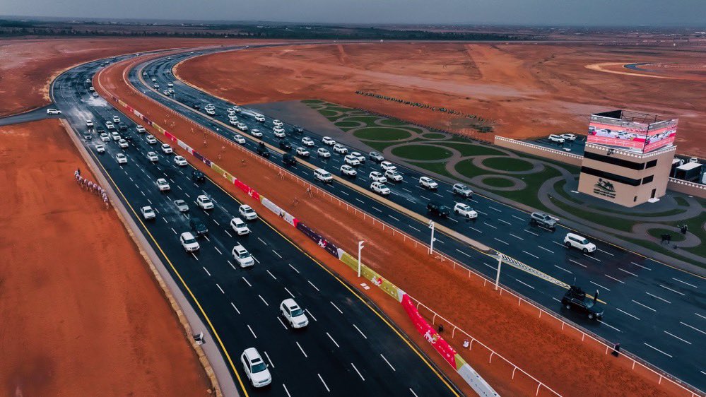 ليس لدي أدنى شك بأن إعادة تأهيل وتفعيل #ميدان_الجنادرية للهجن سيكون له بالغ الاثر الايجابي، بإذن الله تعالى على رياضة الهجن في المملكة.
صرح وطني و تاريخي نتباهى به 
ودام عزك يا وطن 🇸🇦

#درة_الميادين
