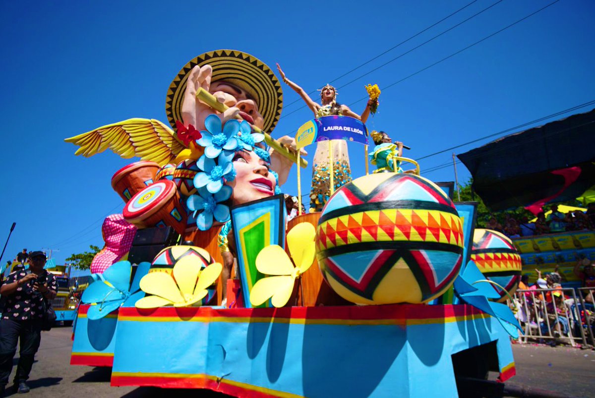 Carnaval_SA's tweet photo. 📣¡Empezamos la semana con buenas noticias! Por primera vez en la historia, Carnaval de Barranquilla recoge y limpia el icopor de las carrozas para darle un nuevo uso. Con el apoyo de Visión 3030, se entregará en Medellín a la empresa transformadora de este material.♻️🚮 https://t.co/xG0rhQPJvf